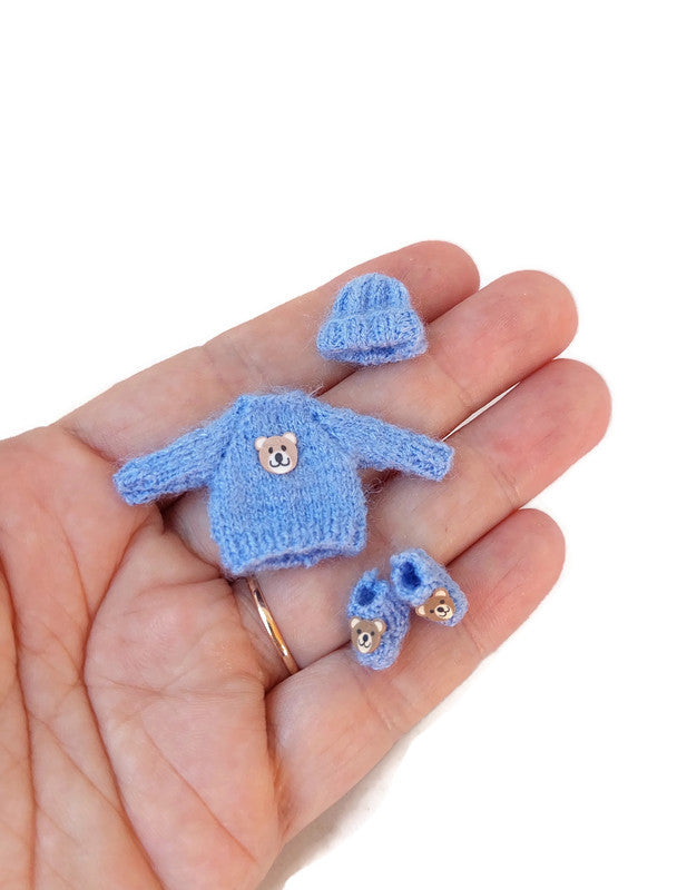Miniature baby bootees, hat and jumper  in blue – handknitted 1:12 scale dollhouse accessory